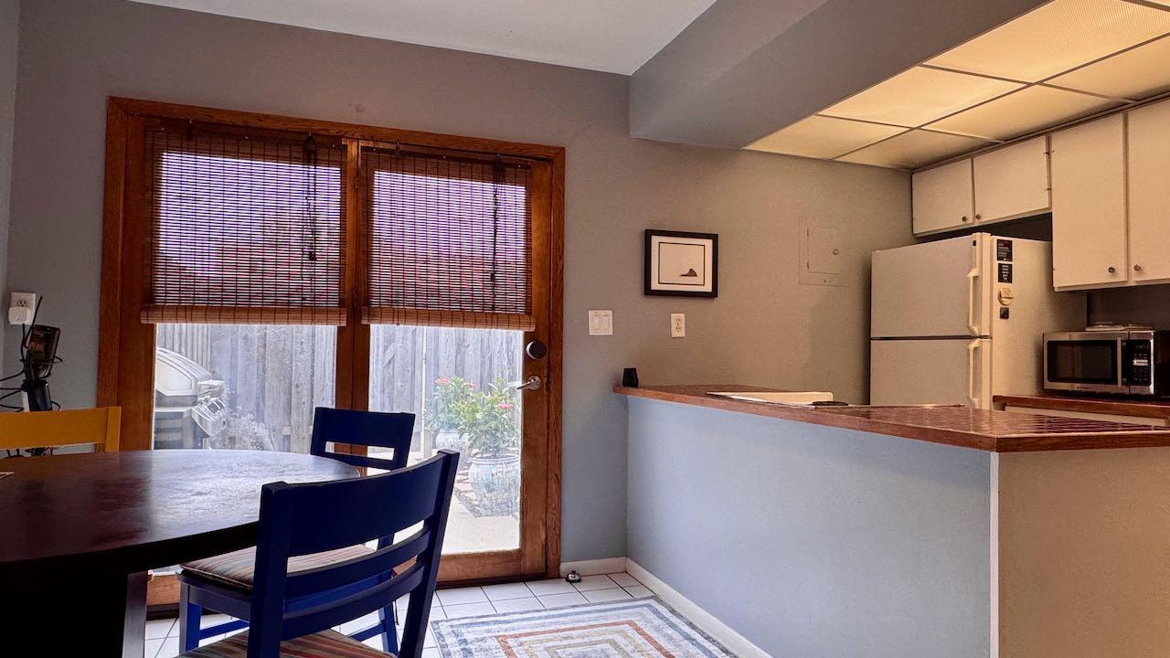 (15) Dining Kitchen.jpeg