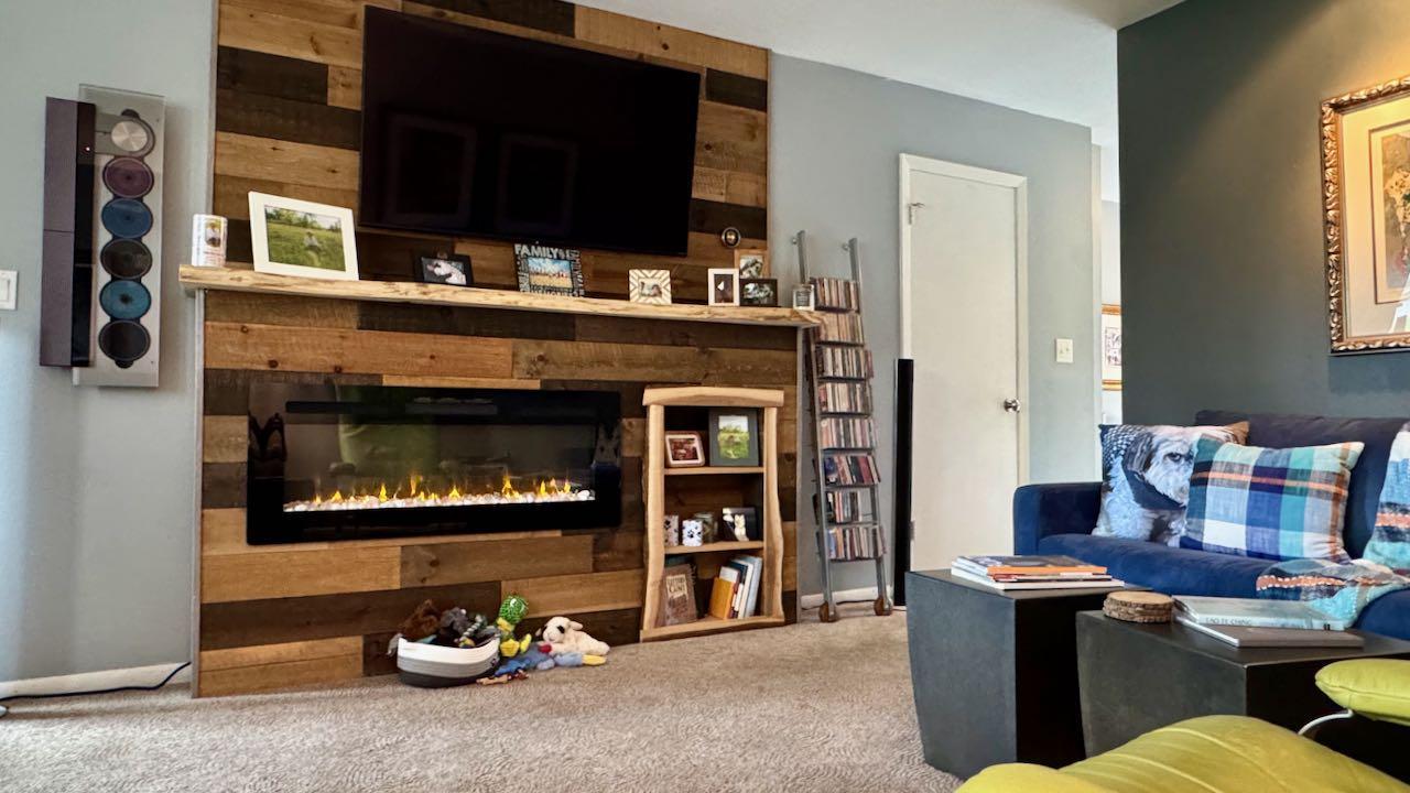(7) Living Room Fireplace.jpeg