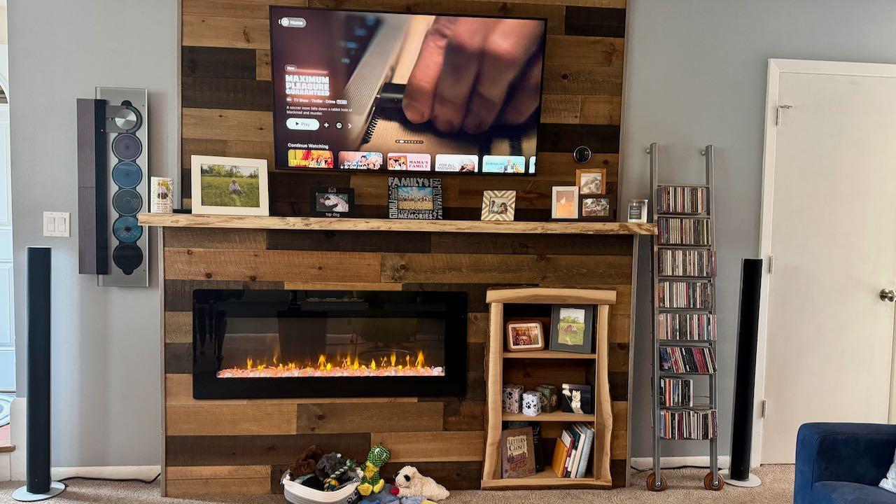 (10) Living Room Fireplace.jpeg