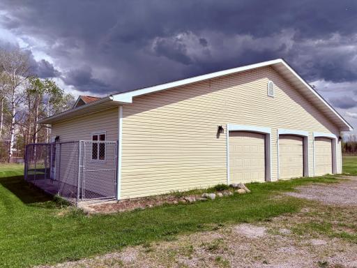 NW corner/dog kennel