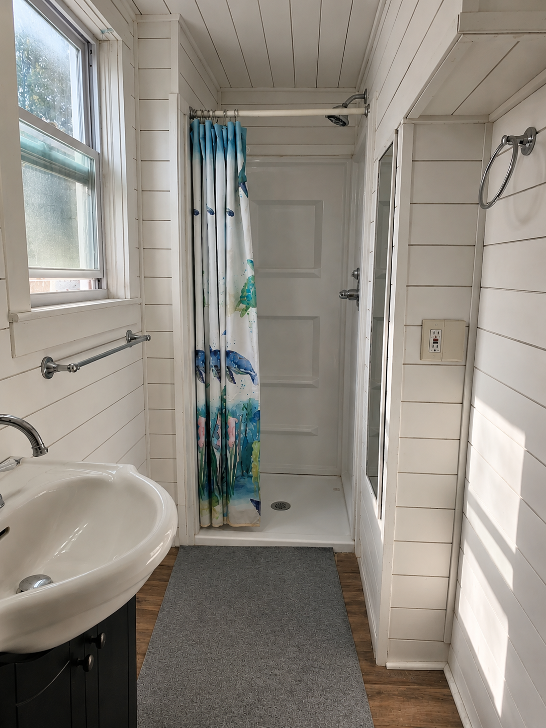 Lower Unit Bath
