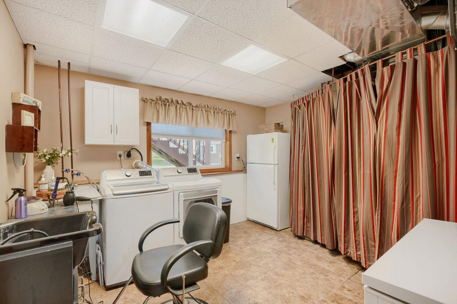 Laundry Room & Utilities with sink