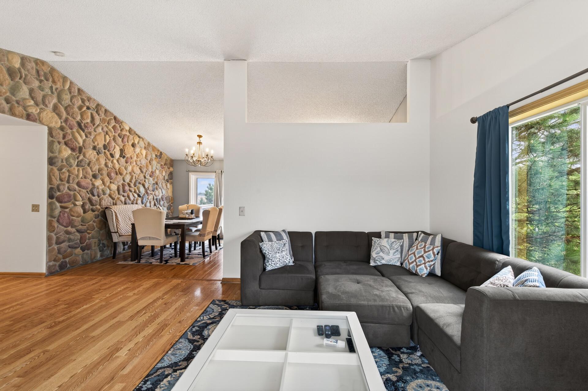 09_898_Harrison_Drive9_mls.jpg
