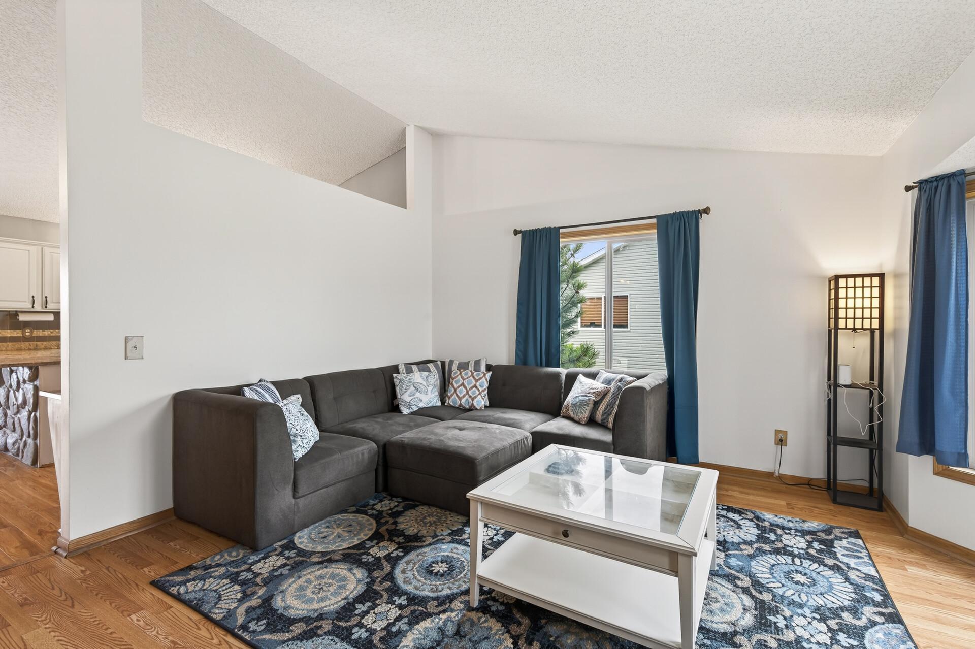08_898_Harrison_Drive8_mls.jpg