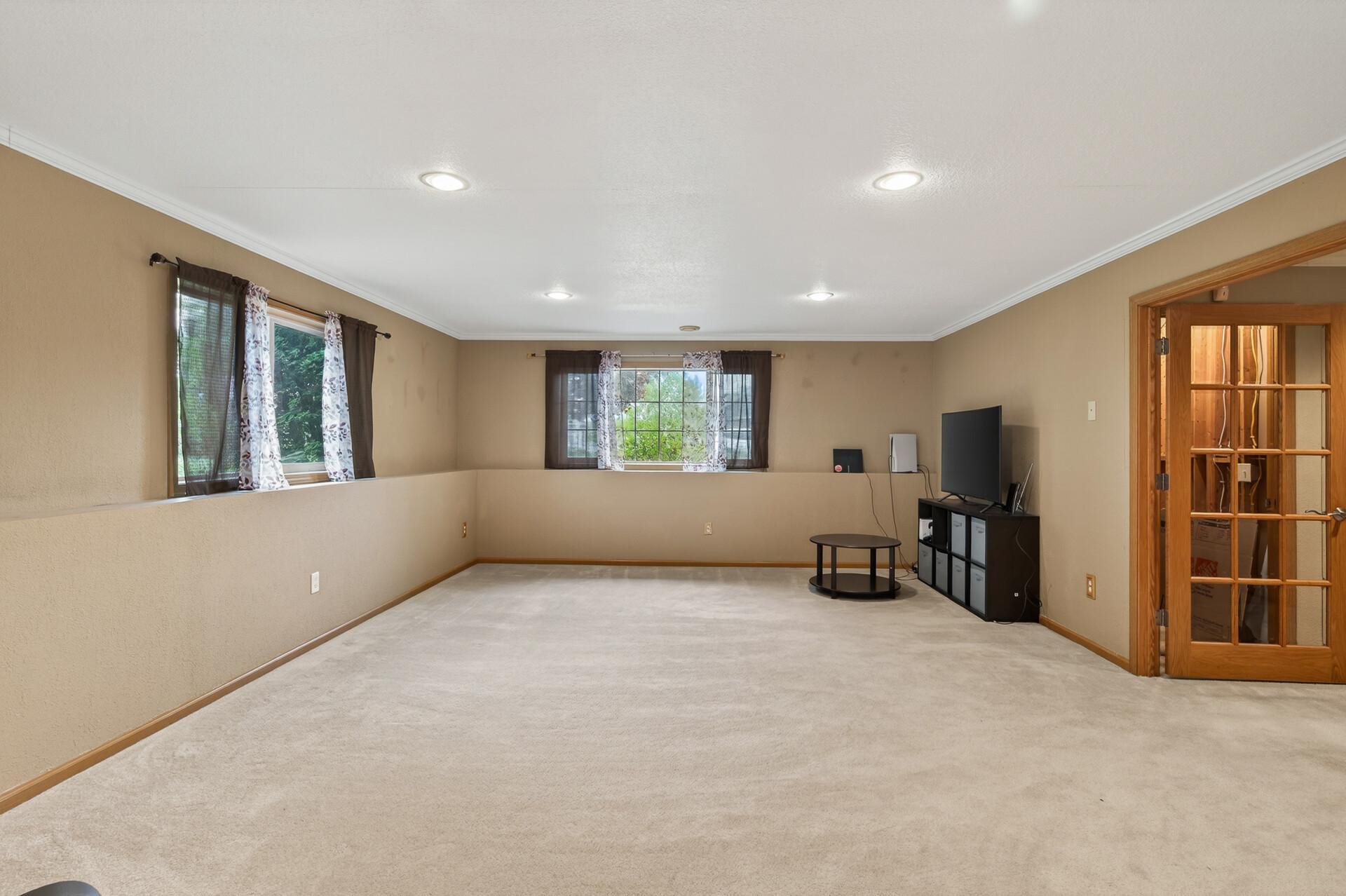 34_898_Harrison_Drive34_mls.jpg