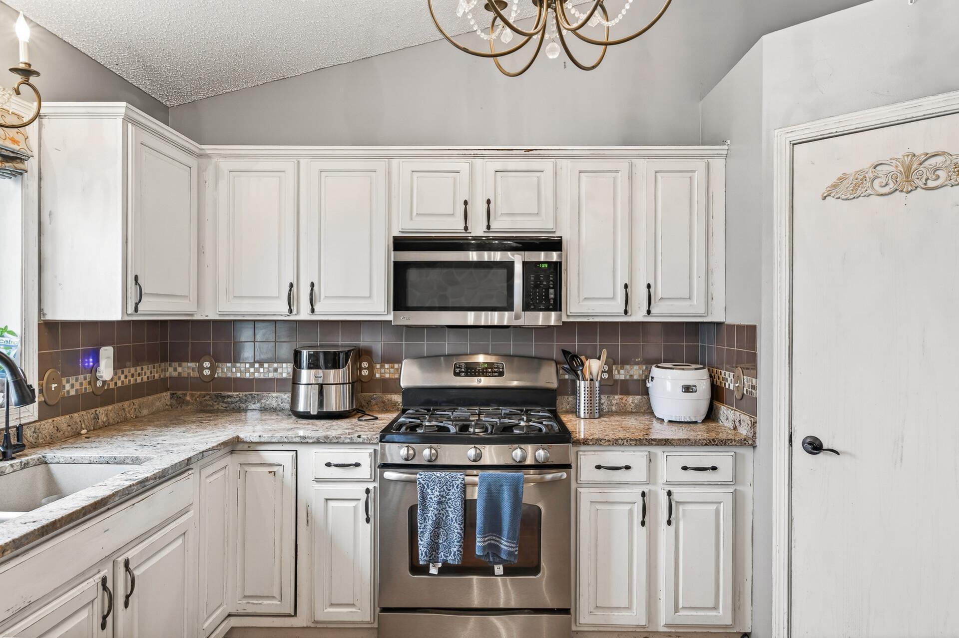 17_898_Harrison_Drive17_mls.jpg