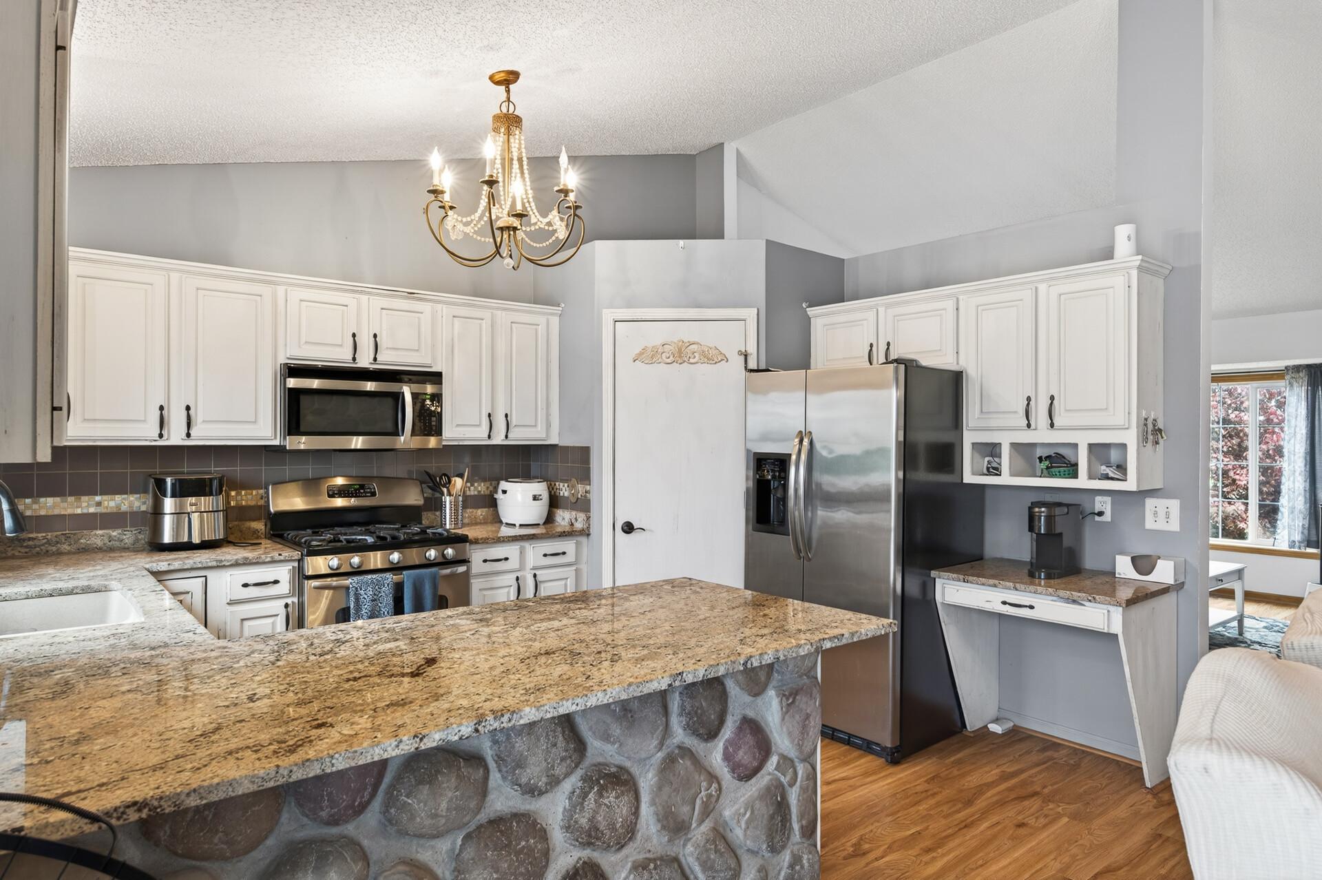 18_898_Harrison_Drive18_mls.jpg
