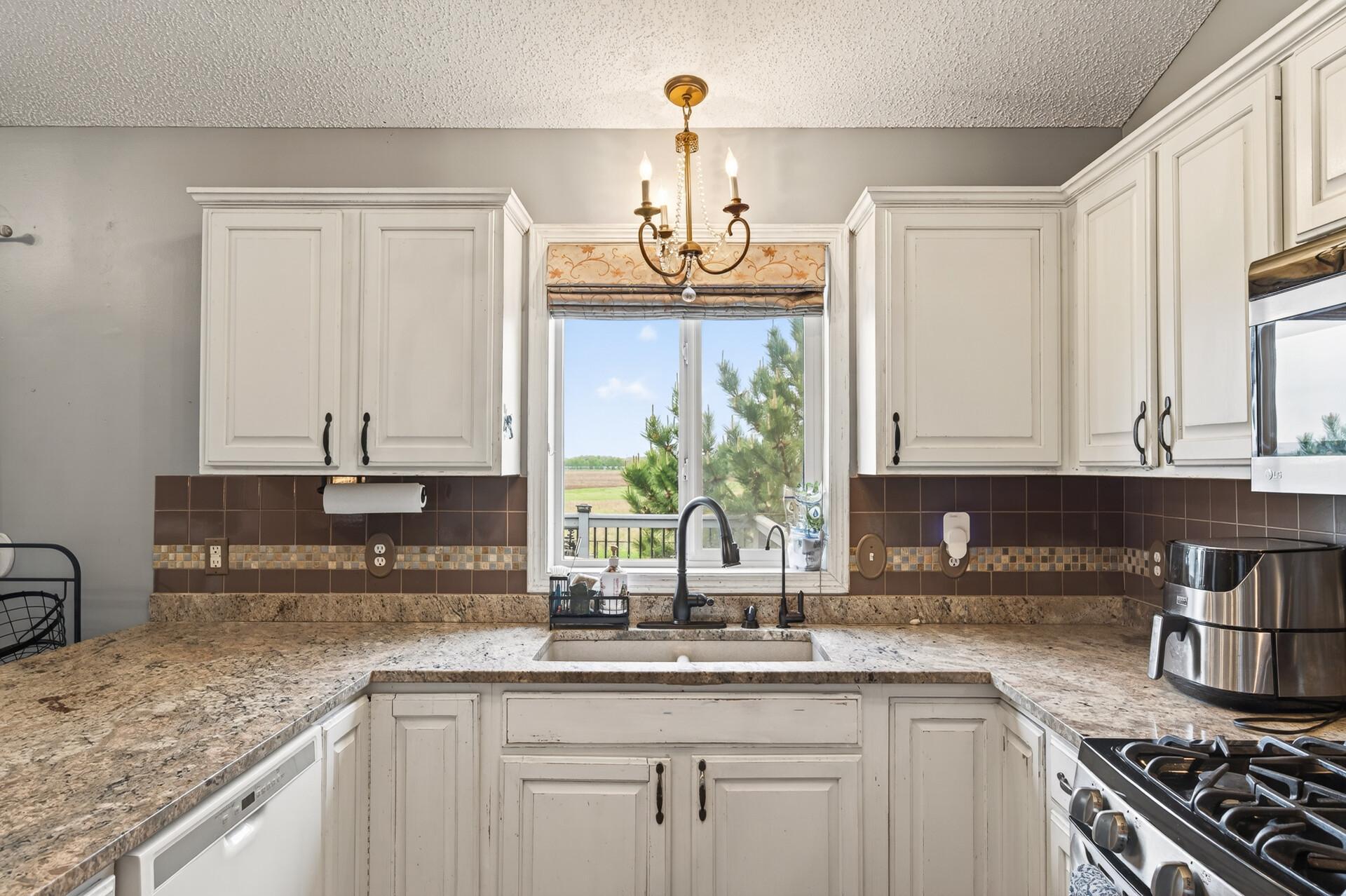 15_898_Harrison_Drive15_mls.jpg