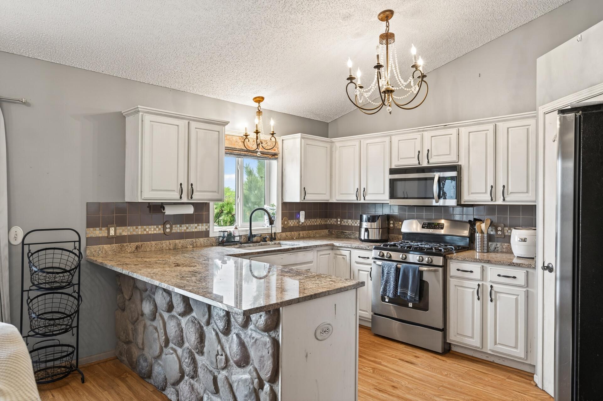 14_898_Harrison_Drive14_mls.jpg