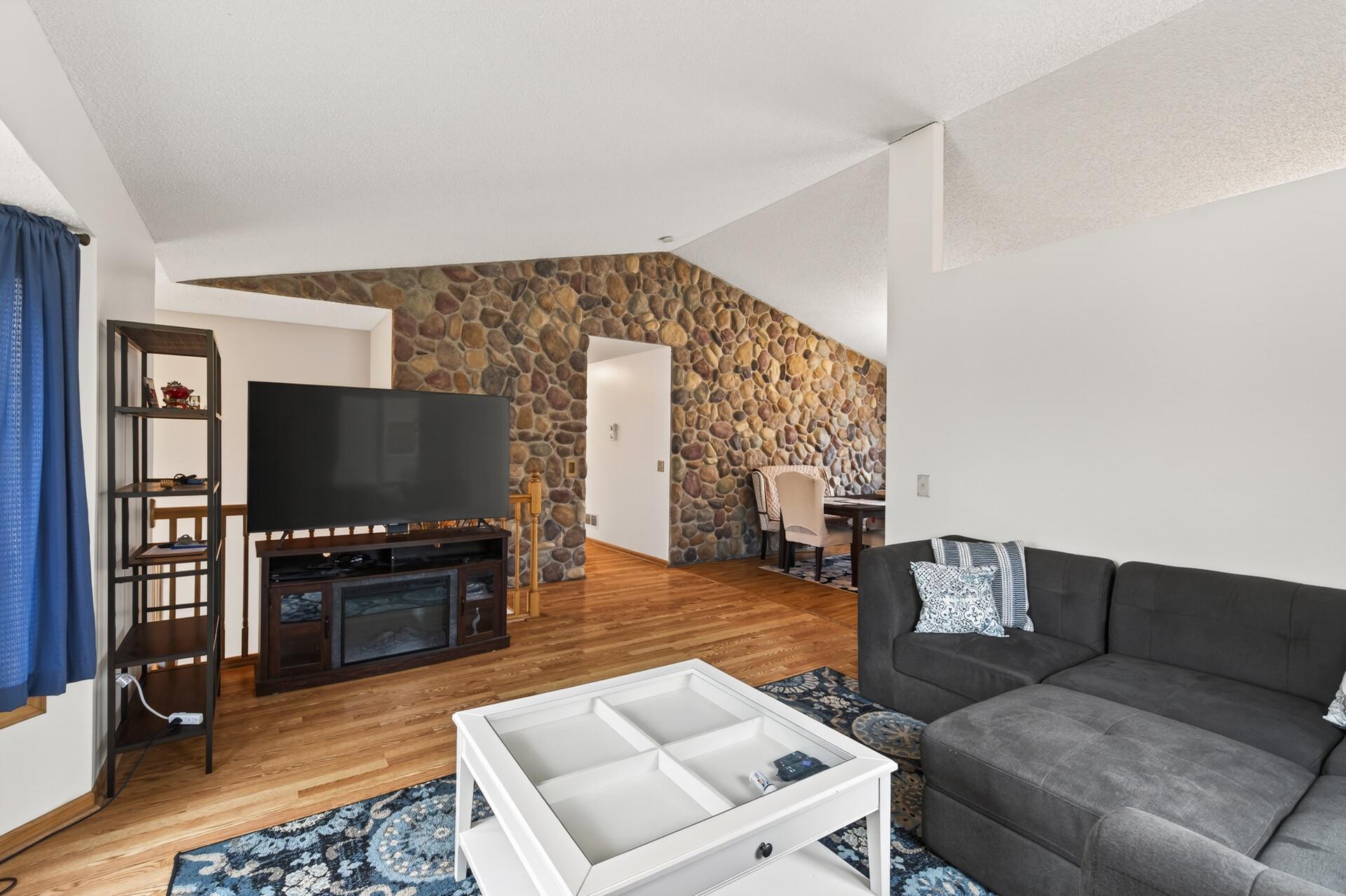 10_898_Harrison_Drive10_mls.jpg