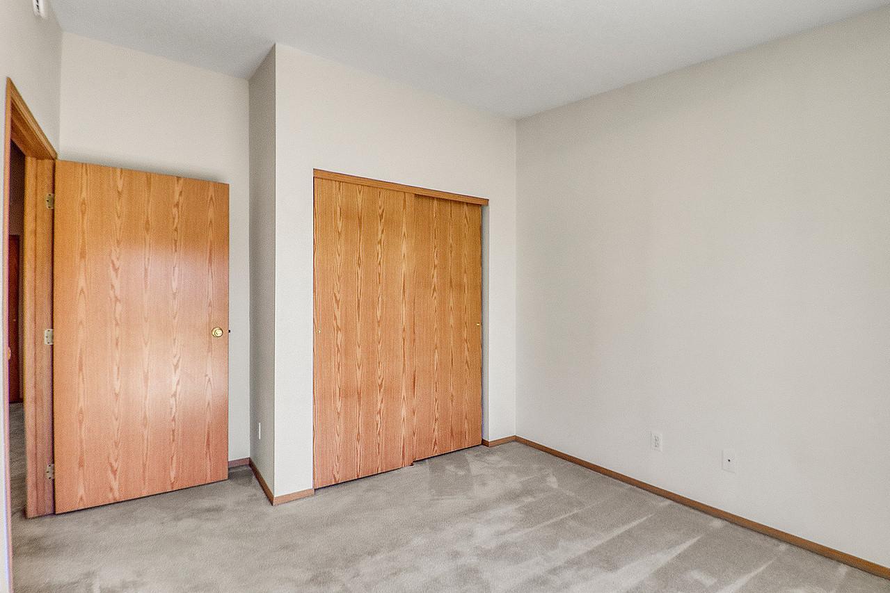 Bedroom1_3-g.jpg