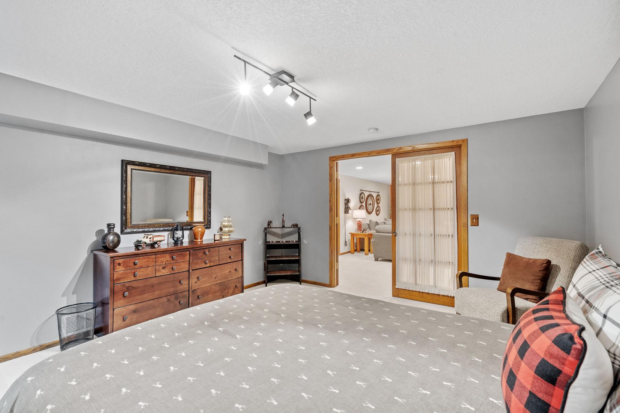 50-web-or-mls-17469 Lorence Way-50.jpg