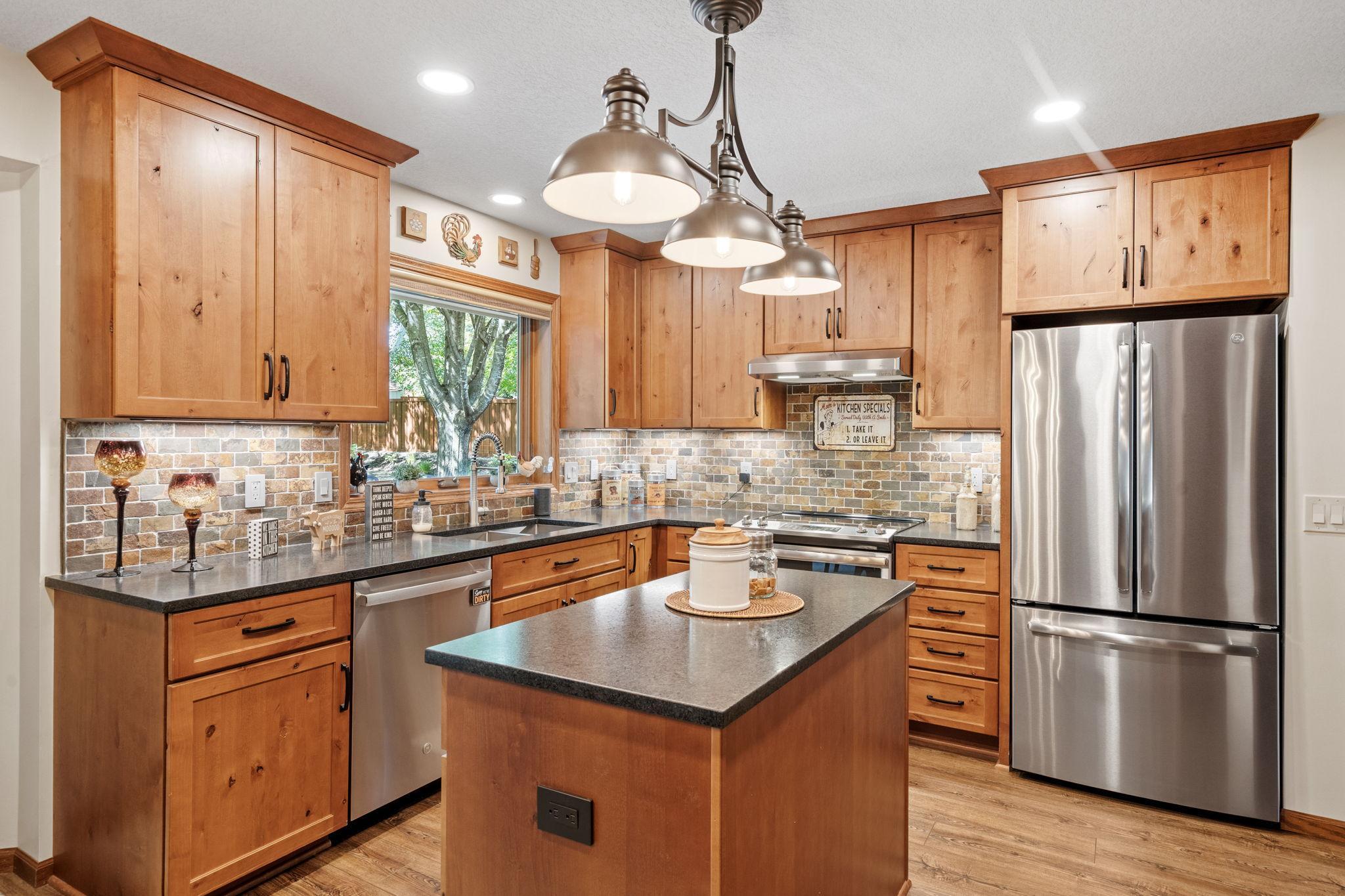 25-web-or-mls-17469 Lorence Way-25.jpg