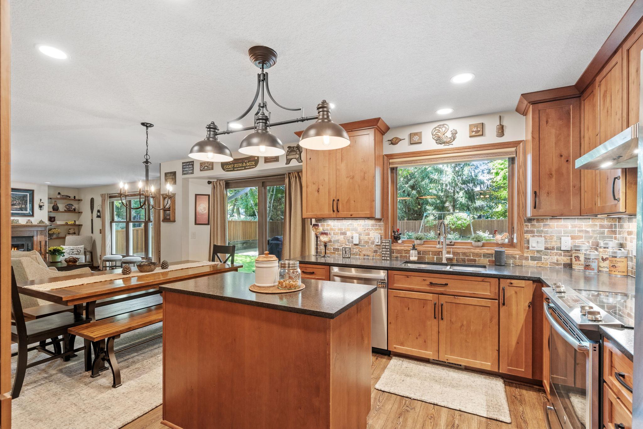 21-web-or-mls-17469 Lorence Way-21.jpg