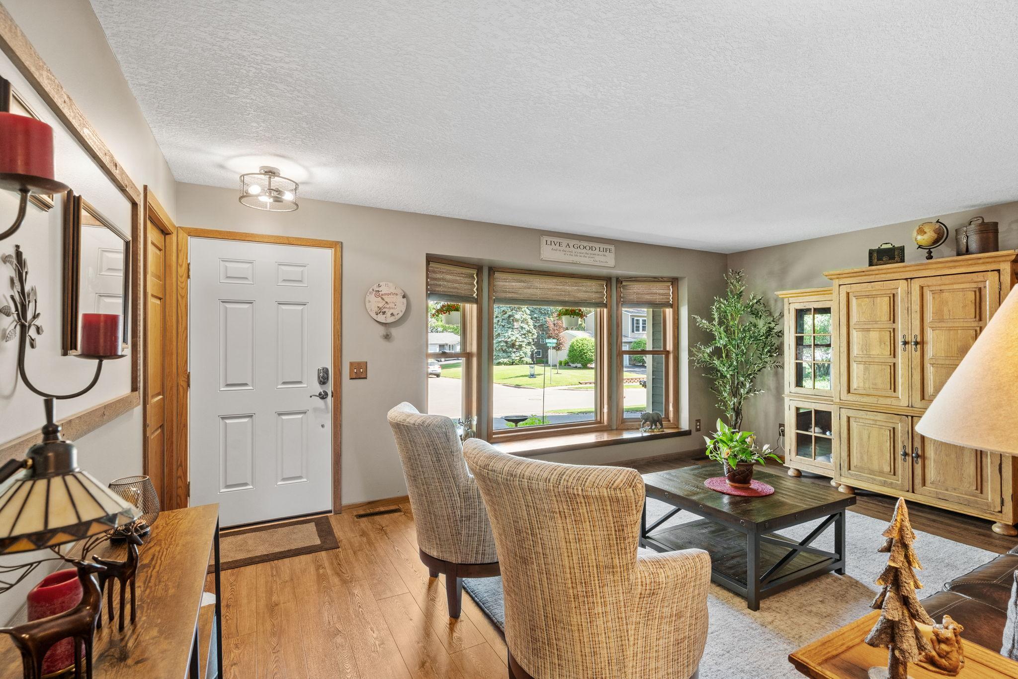 18-web-or-mls-17469 Lorence Way-18.jpg