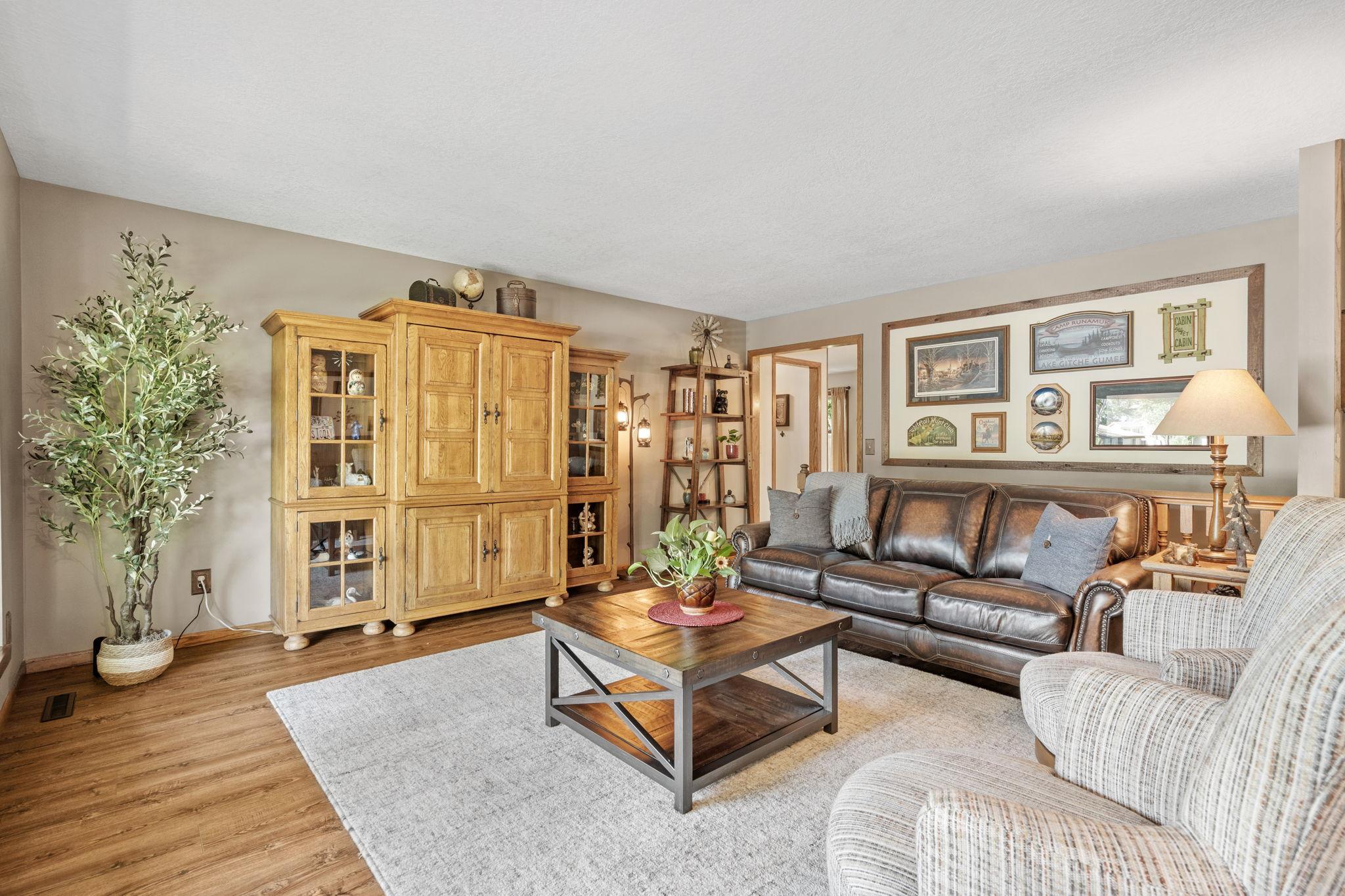 19-web-or-mls-17469 Lorence Way-19.jpg