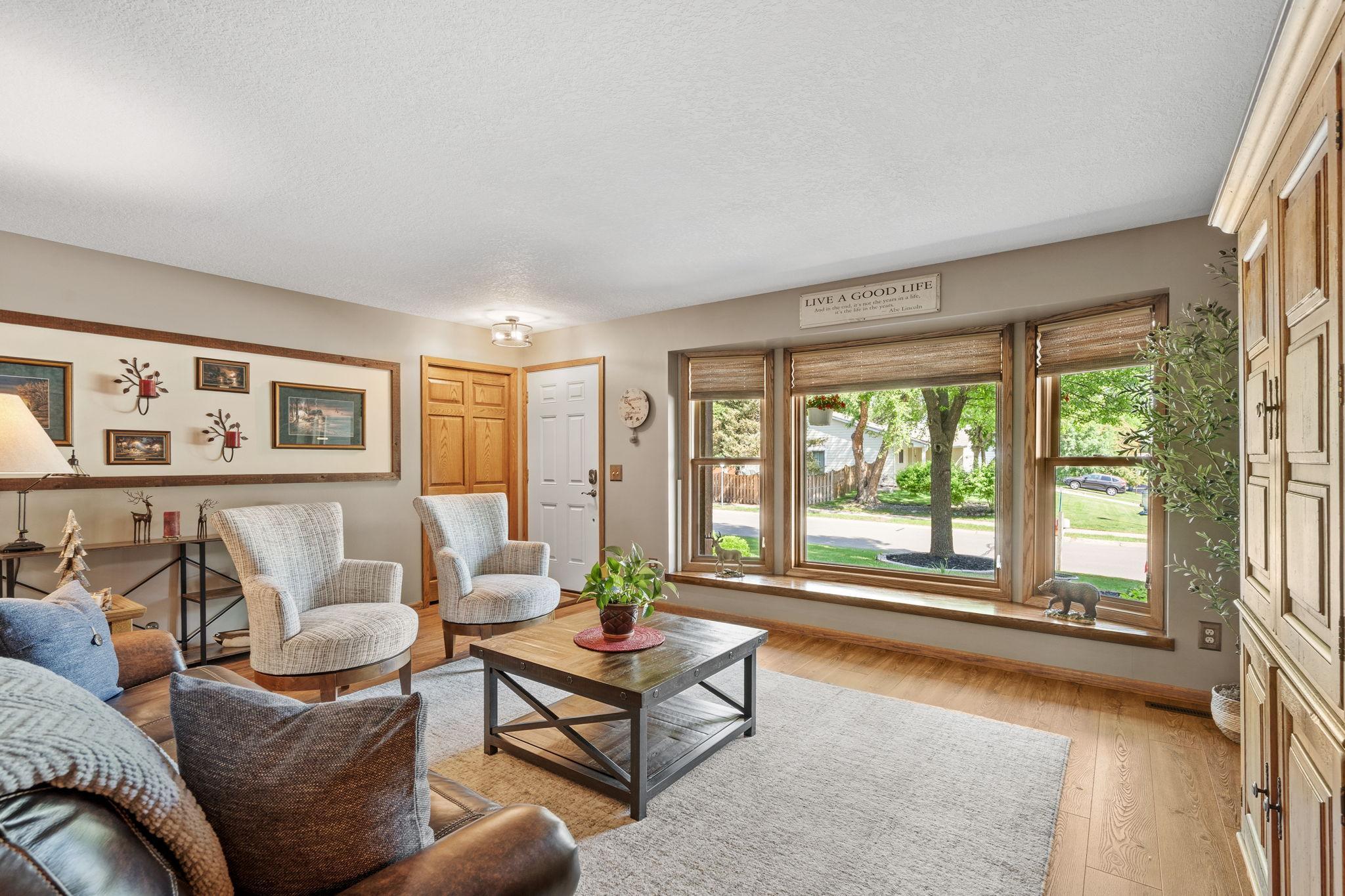 20-web-or-mls-17469 Lorence Way-20.jpg