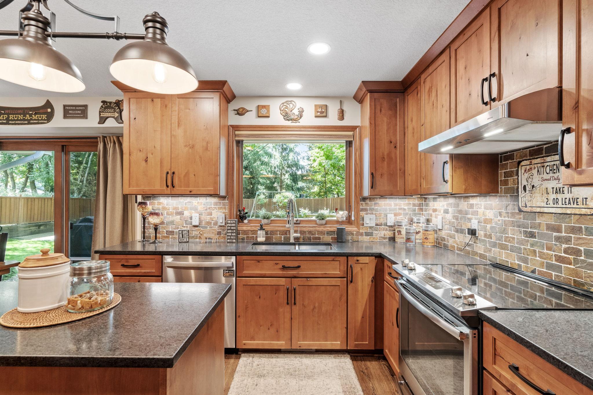 22-web-or-mls-17469 Lorence Way-22.jpg