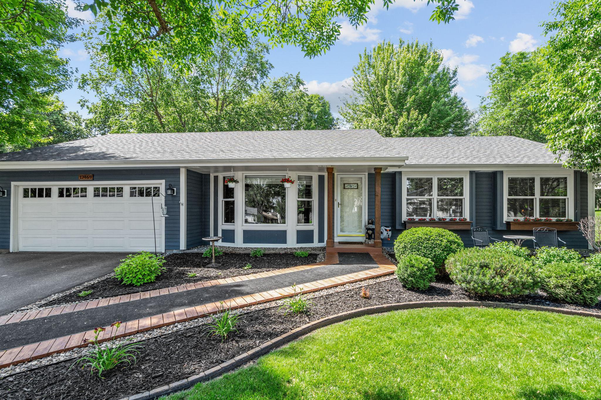 3-web-or-mls-17469 Lorence Way-3.jpg