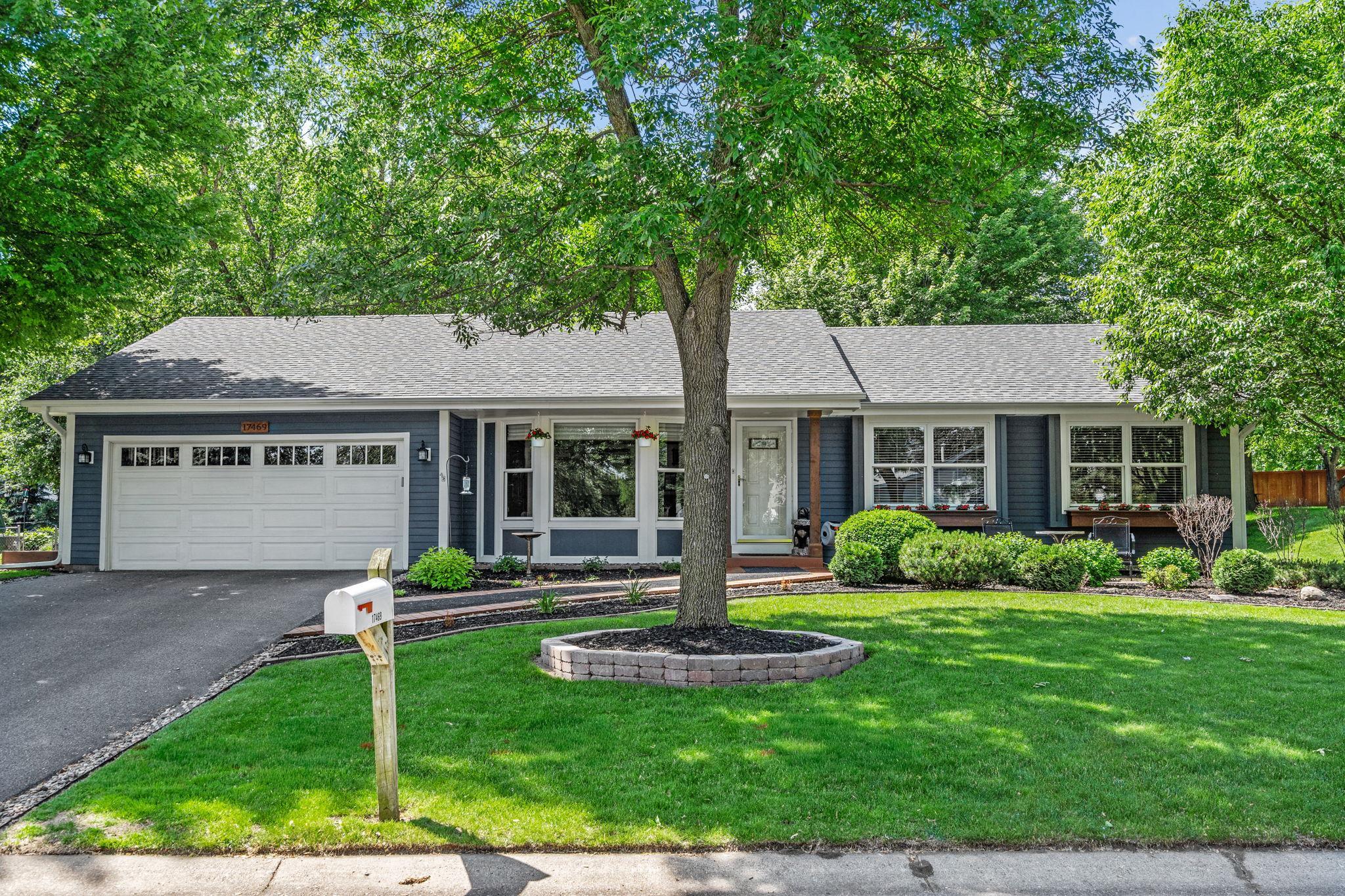 2-web-or-mls-17469 Lorence Way-2.jpg