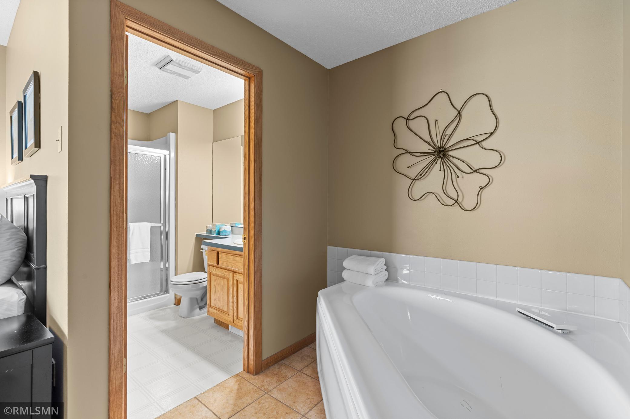 BR 1 w:soaking tub Bath.jpg