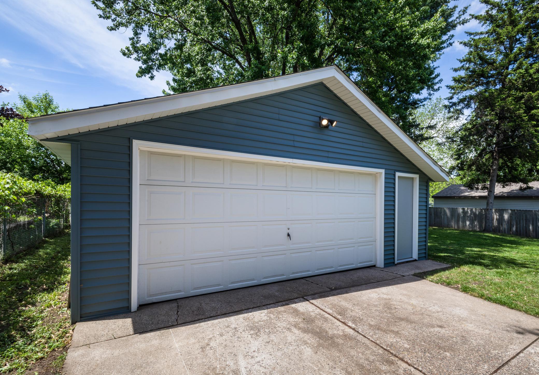 24x42 1000+ Sqft Garage!