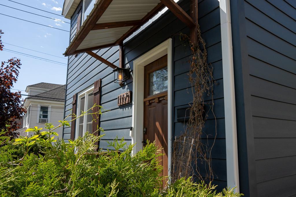 1117 26th Ave NE-2.jpg