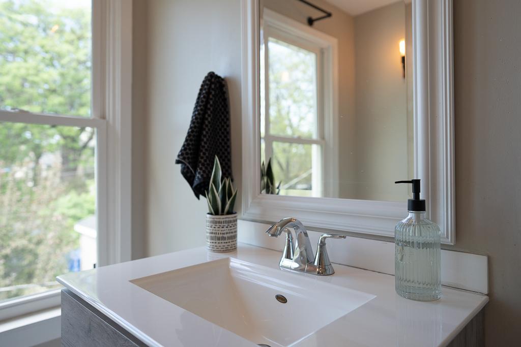 1117 26th Ave NE-26.jpg