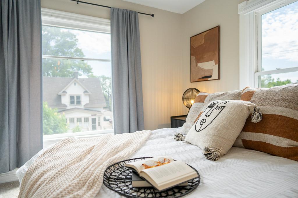 1117 26th Ave NE-15.jpg