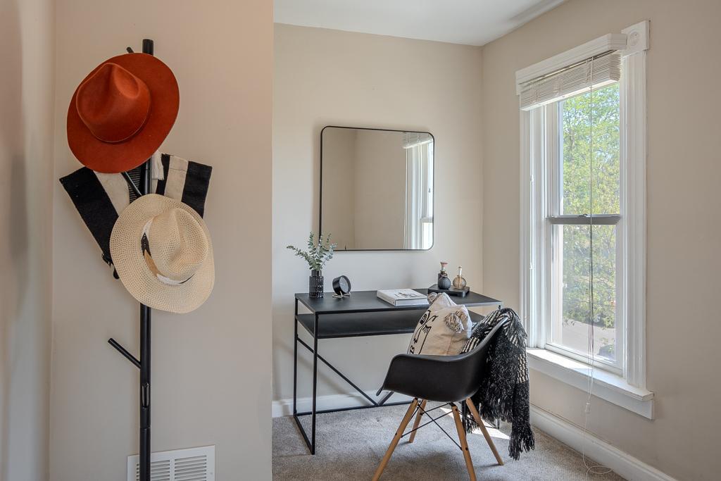 1117 26th Ave NE-18.jpg