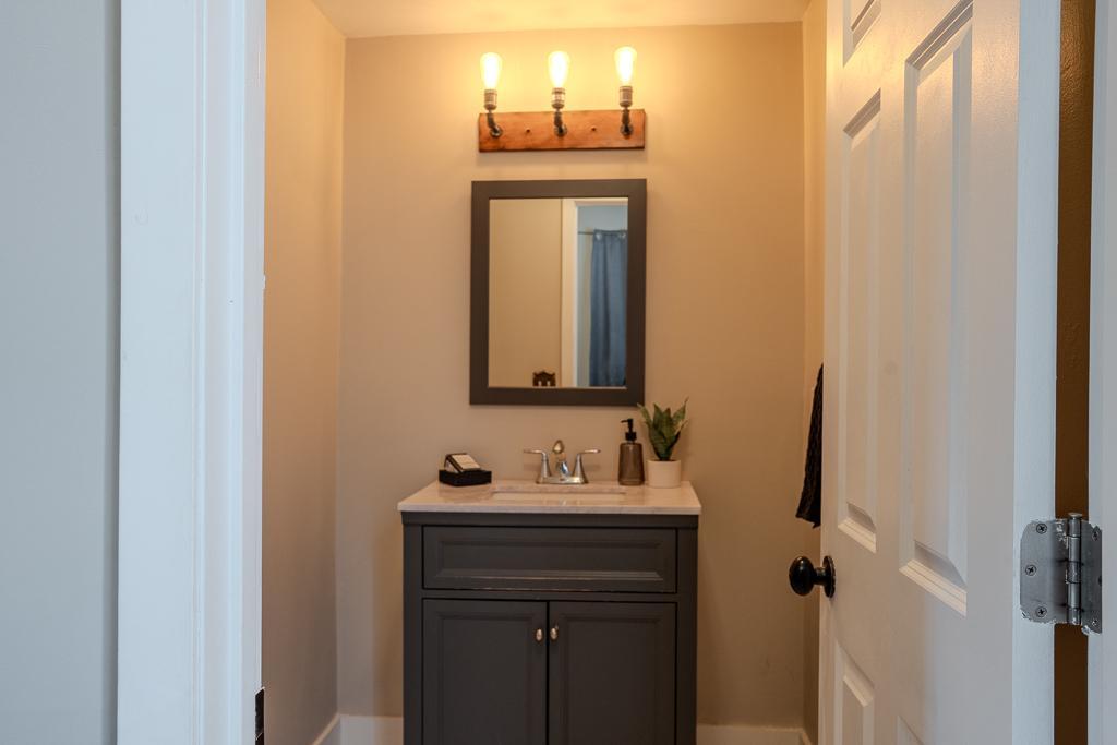 1117 26th Ave NE-11.jpg