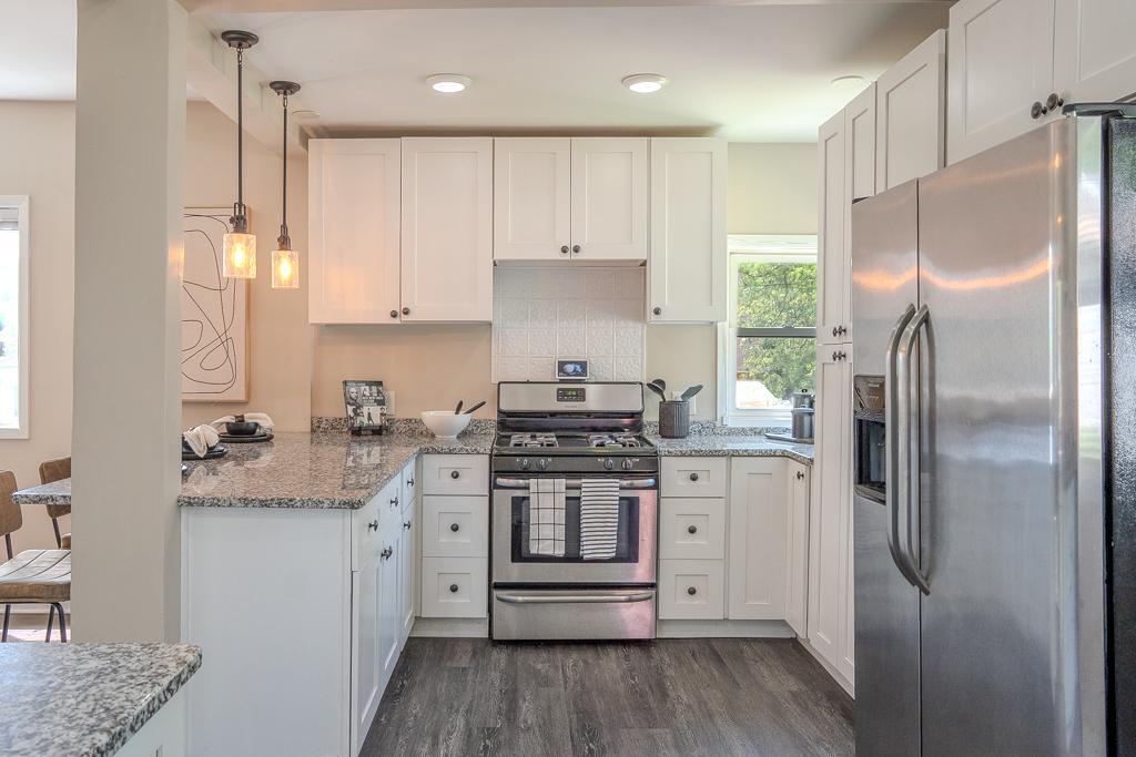 1117 26th Ave NE-8.jpg