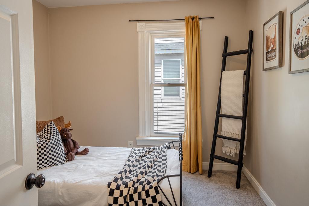 1117 26th Ave NE-22.jpg