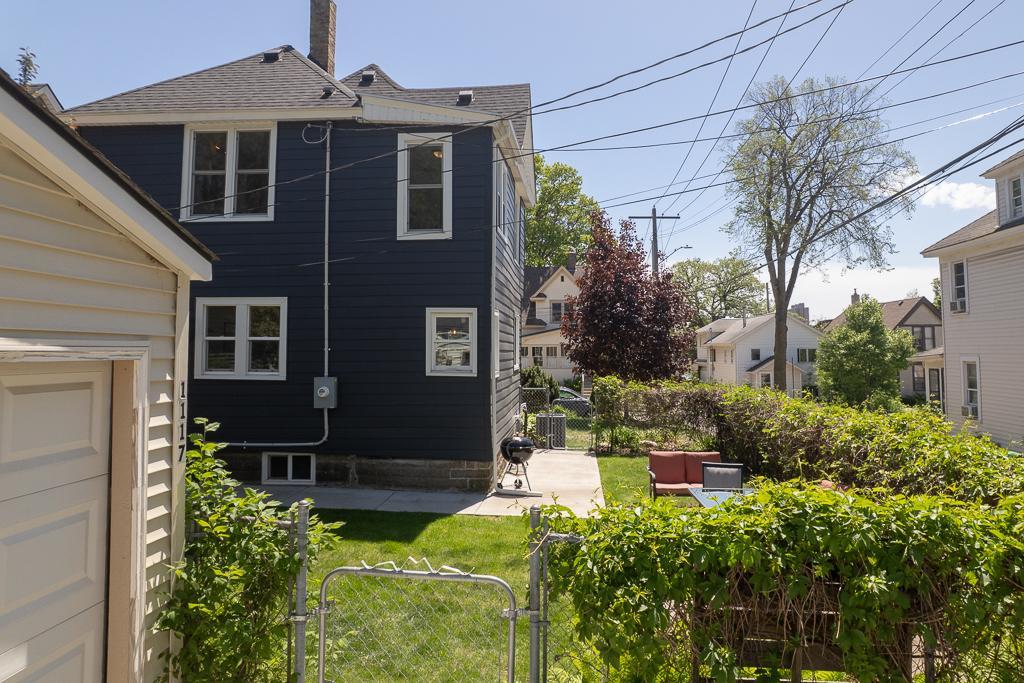 1117 26th Ave NE-4.jpg