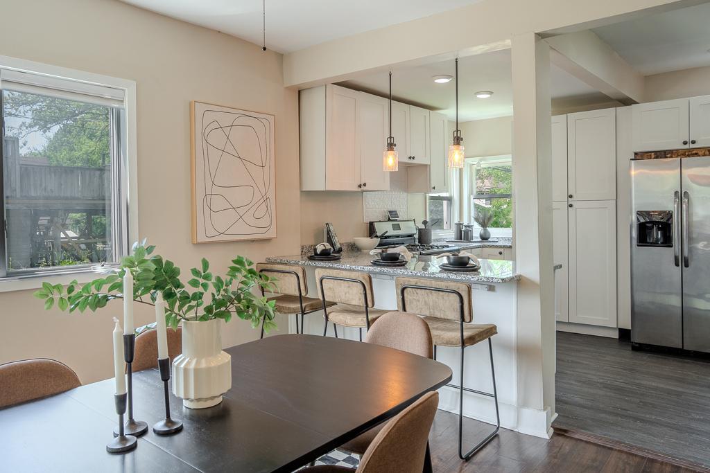 1117 26th Ave NE-6.jpg