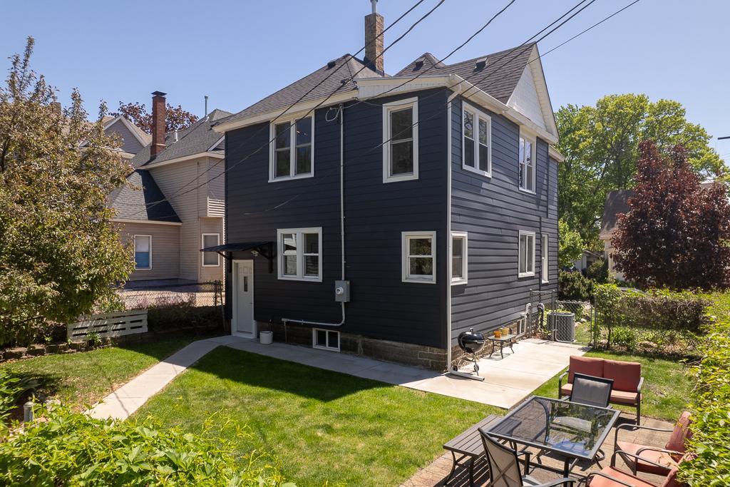 1117 26th Ave NE-34.jpg