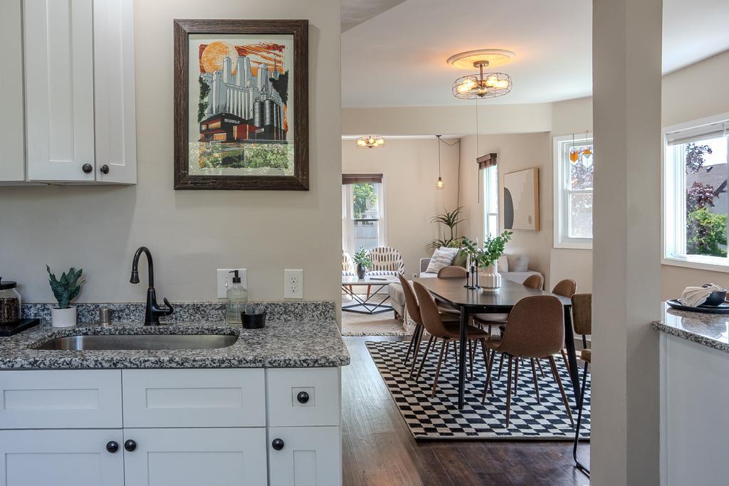 1117 26th Ave NE-7.jpg