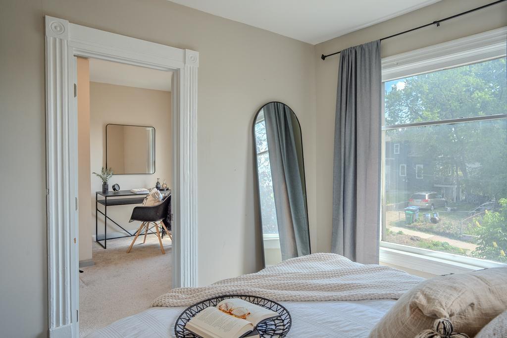 1117 26th Ave NE-17.jpg