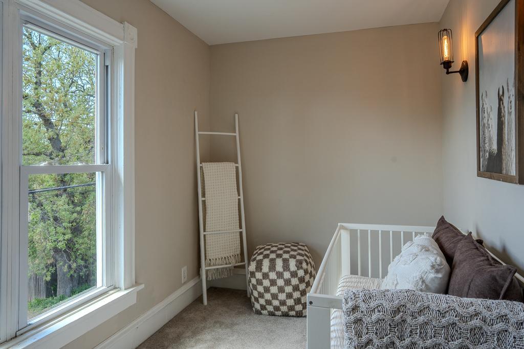 1117 26th Ave NE-20.jpg