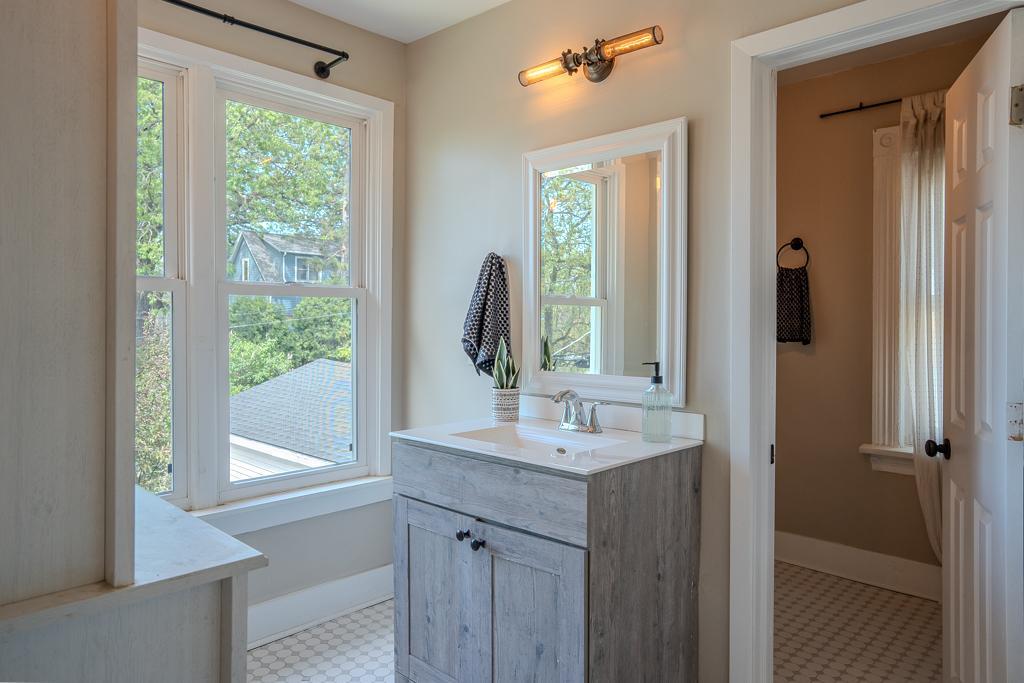 1117 26th Ave NE-24.jpg