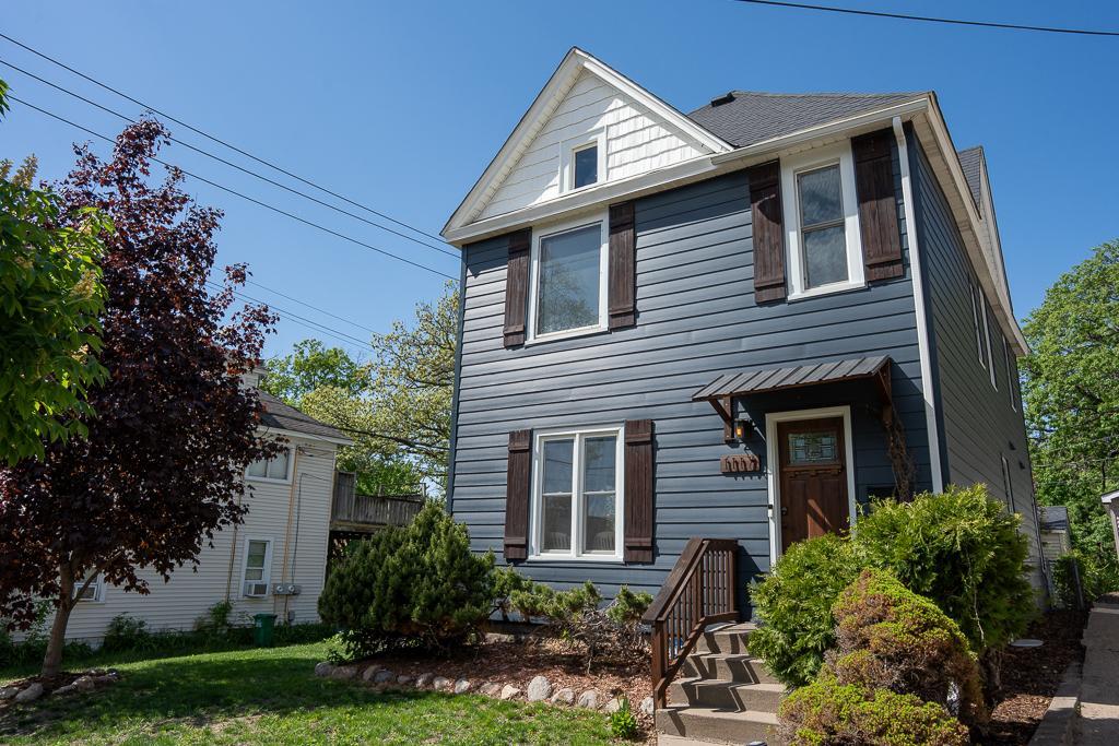1117 26th Ave NE-40.jpg