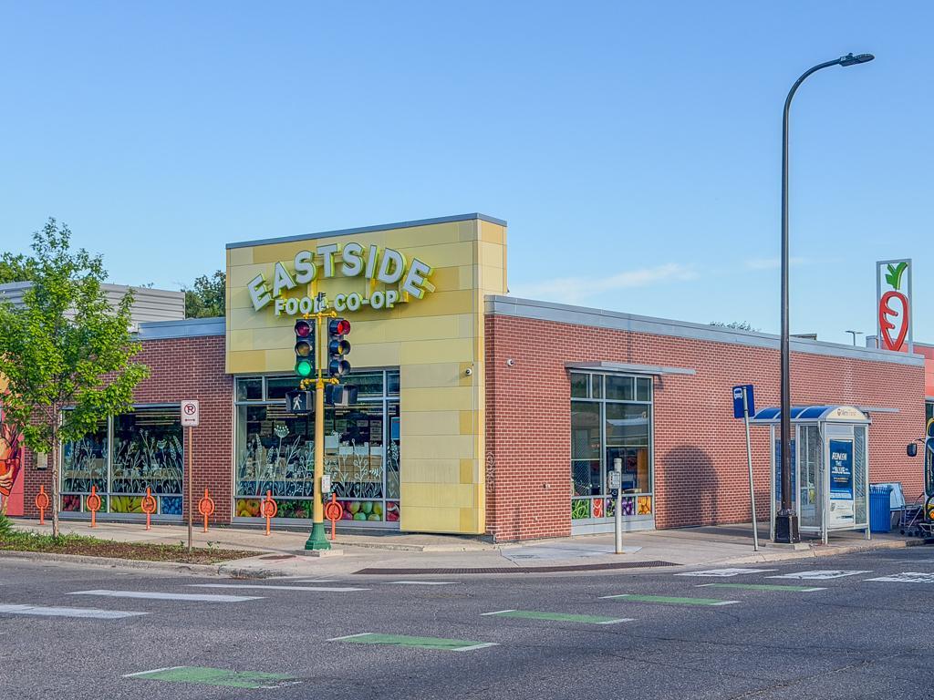 1117 26th Ave NE-44.jpg