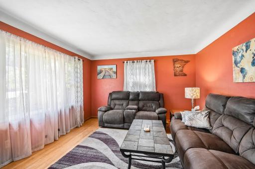 10-web-or-mls-Livingston Ave-S2805-010.jpg