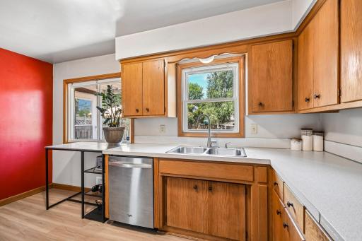 14-web-or-mls-Livingston Ave-S2805-014.jpg