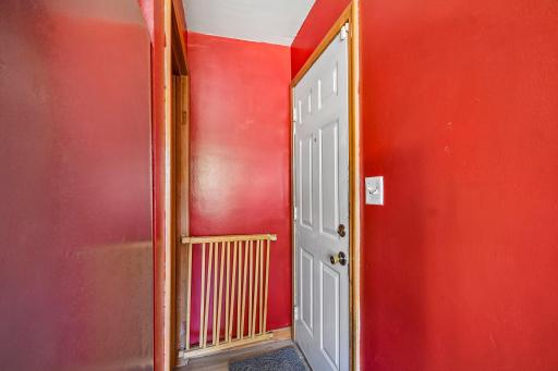 24-web-or-mls-Livingston Ave-S2805-024.jpg