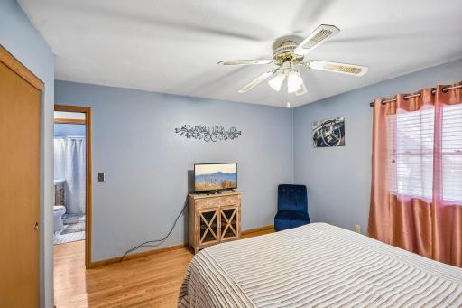 21-web-or-mls-Livingston Ave-S2805-021.jpg