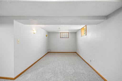 30-web-or-mls-Livingston Ave-S2805-030.jpg