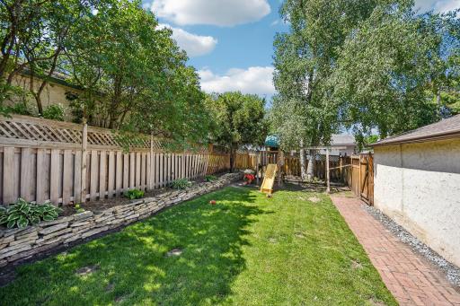 46-web-or-mls-Livingston Ave-S2805-046.jpg