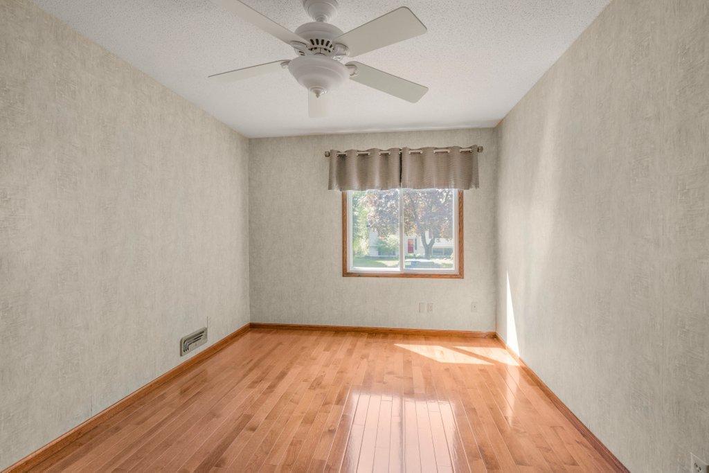 Bedroom 2.JPG