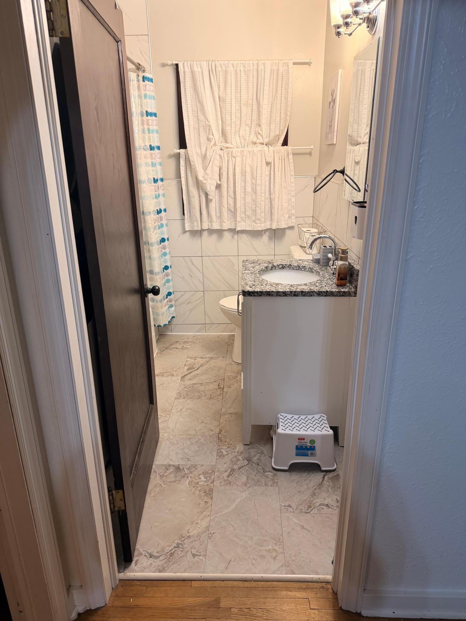 Main Floor Bathroom.jpeg